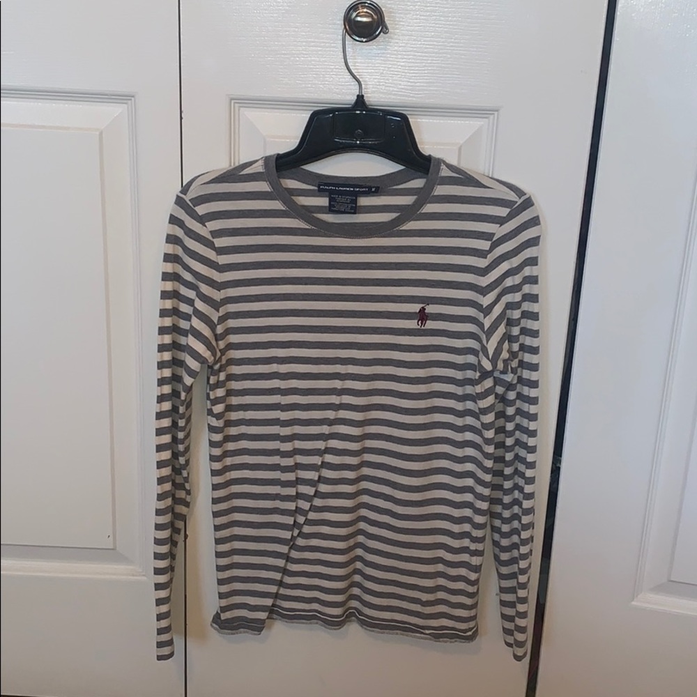Selling women’s tops! Name brand and trendy!